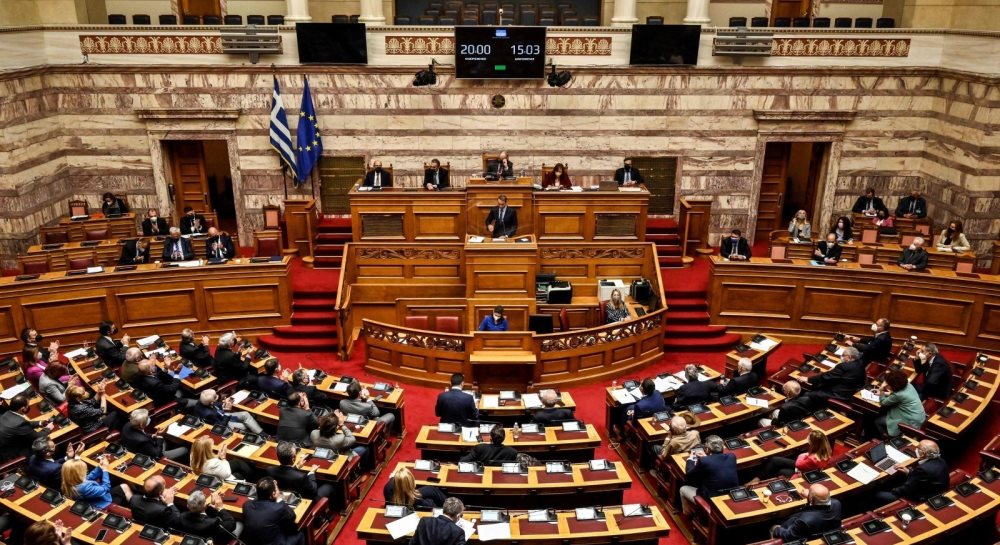 Rrezohet mocioni i mosbesimit ndaj qeverise greke, si votuan deputetet